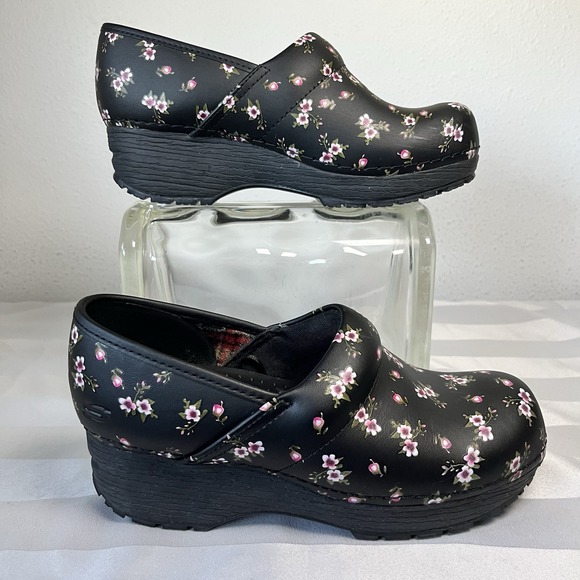 Skechers SR Work Clogs Sz 7 Candaba Floral Black Leather Slip Resistant Comfort - Picture 1 of 2